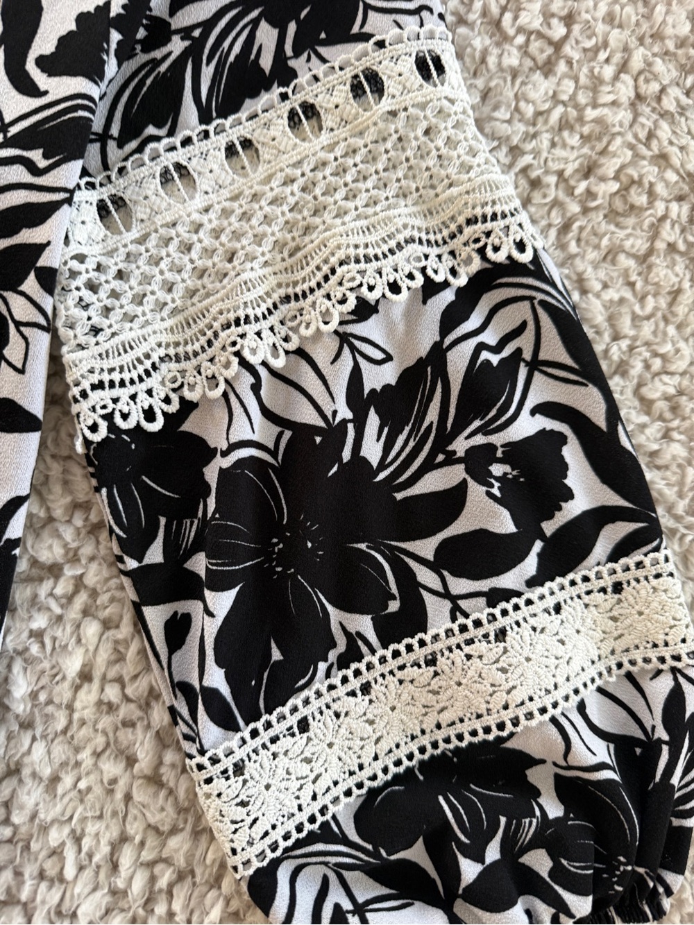 Adrienne Vittadini Women’s Medium Black White Floral Blouse Lace 3/4 Sleeve Boho - Picture 4 of 9